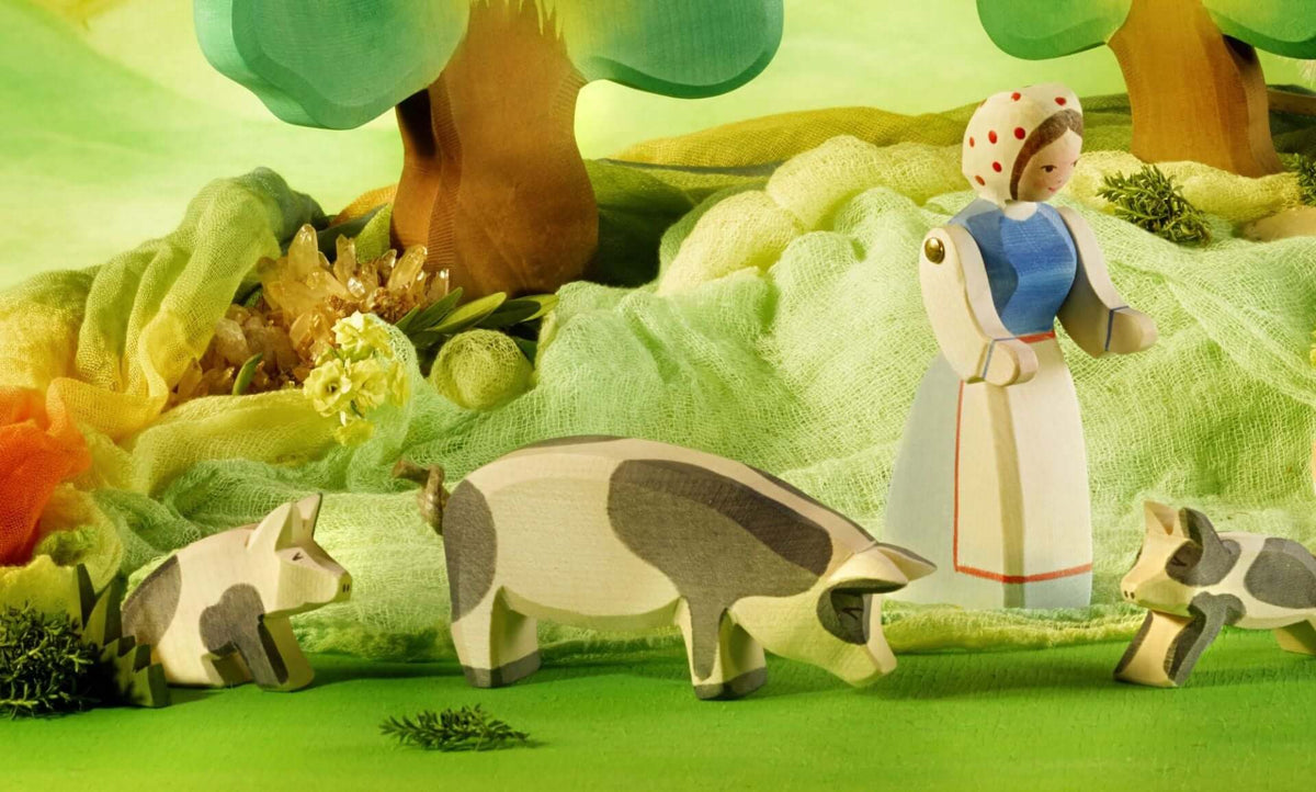 Прасенце на петна малко - Piglet spotted sitting - Ostheimer