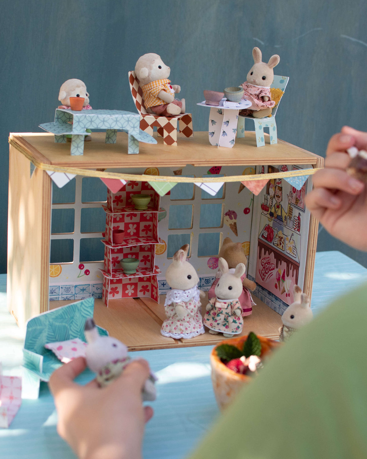 Малка магнитна къщичка за кукли - Small Storyhouse