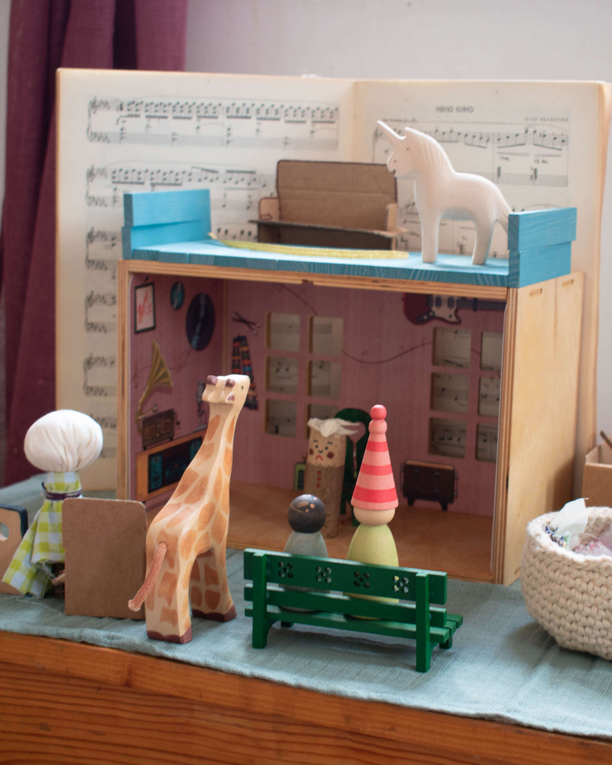 Малка магнитна къщичка за кукли - Small Storyhouse
