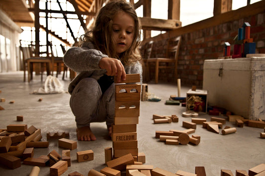 Дървени блокчета в кутия 29 бр. Peace & Love blocks - Wooden Story Дървени блокчета в кутия 30 бр. декор - Wooden Story