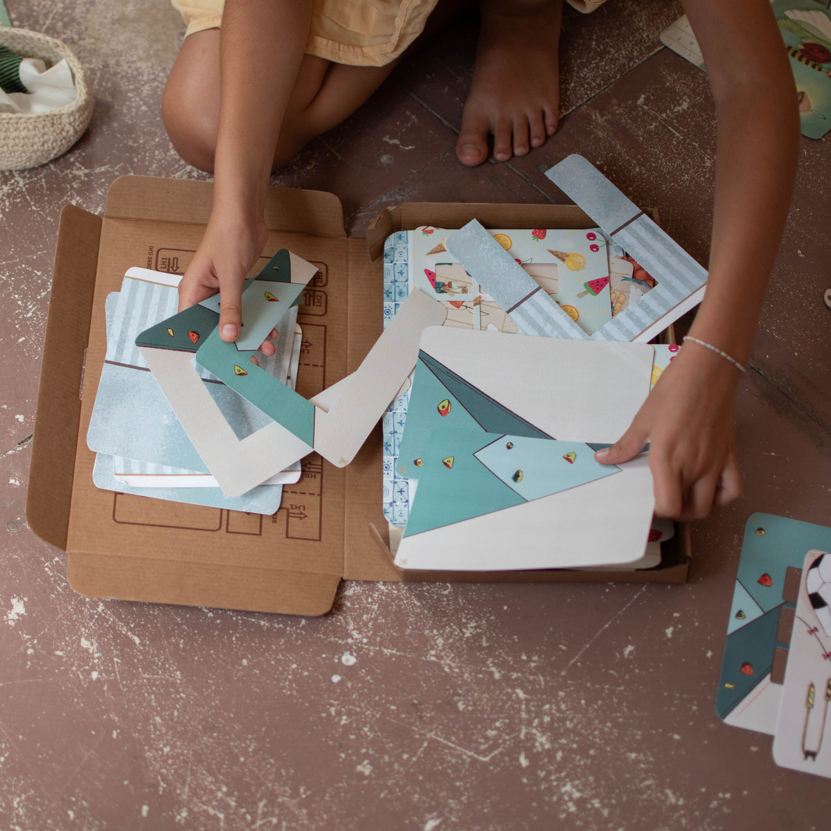 Small Magnetic Dollhouse - The Storyhouse