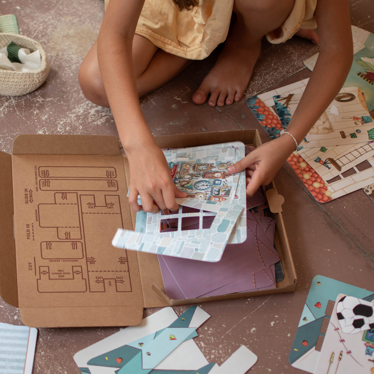 Small Magnetic Dollhouse - The Storyhouse