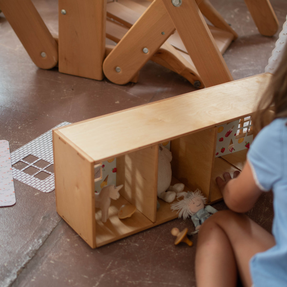 Big Magnetic Dollhouse - The Storyhouse