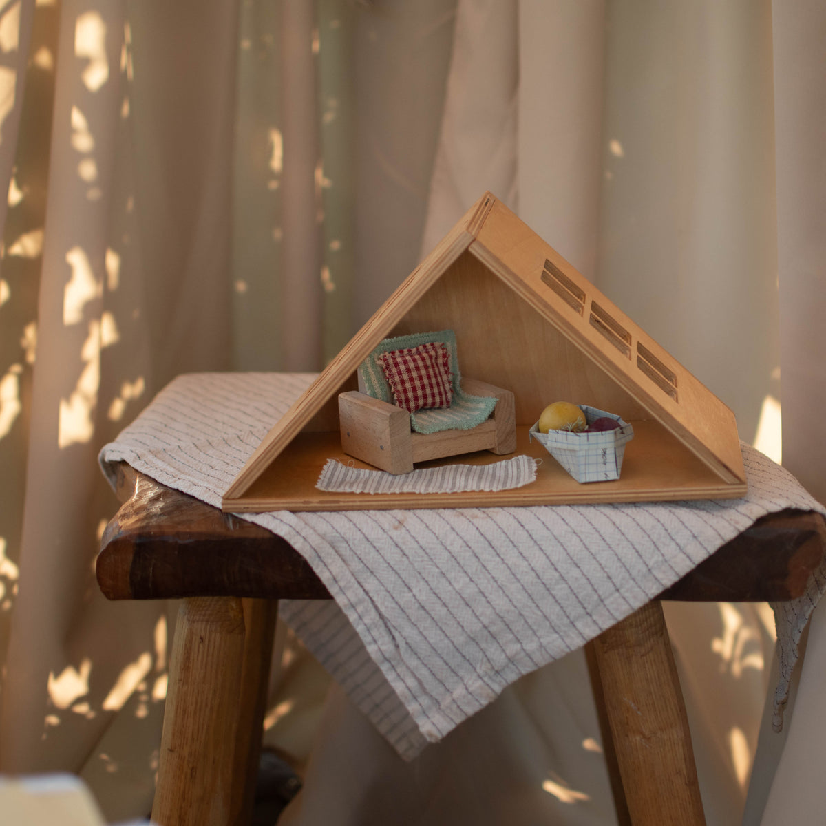 Triangle Magnetic Dollhouse - The Storyhouse